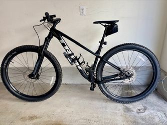 2024 Trek Roscoe 7 Mtn Bike - Medium - Black - Under 80 Miles - $1,200.00