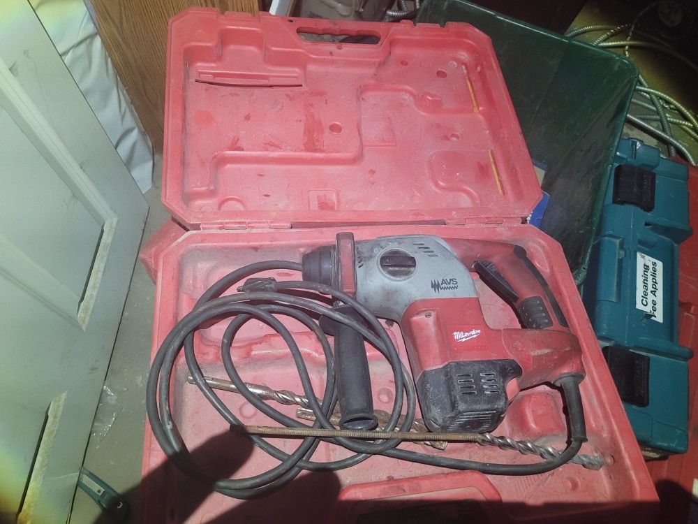 Milwaukee 5363-21 1" Compact SDS Rotary Hammer Drill

$175