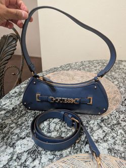 GUESS CROSSBODY PURSE !!