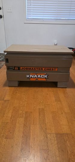 LIKE NEW KNAACK BOX