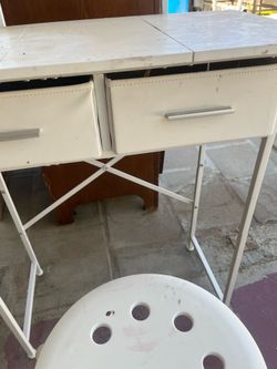Small girl vanity with stop chair