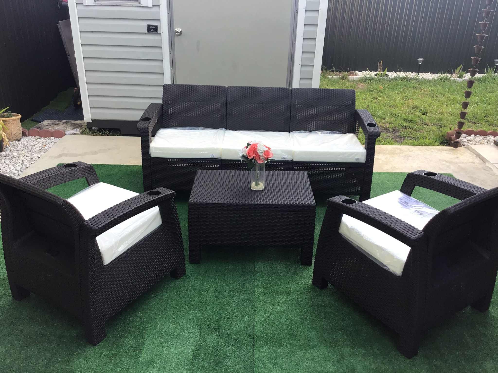 BRAND NEW 5-Person Outdoor Patio - Modern Sofa Set