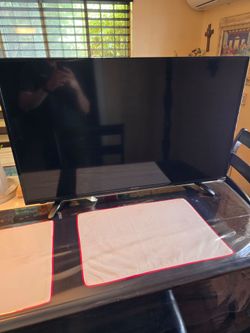 "40 Sharp LCD TV *No remote