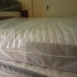 🎉🎉🎉  $599 regular king Casper wave H 13 " medium plush mattress available $599  🎉🎉🎉