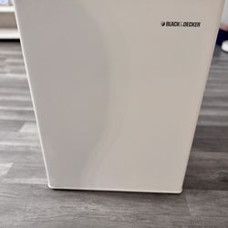 Black & Decker Mini Fridge And Freezer
