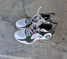 Wade Men Sz 7 (Women 8.5) Athletic Running Shoes - Black, White & Green