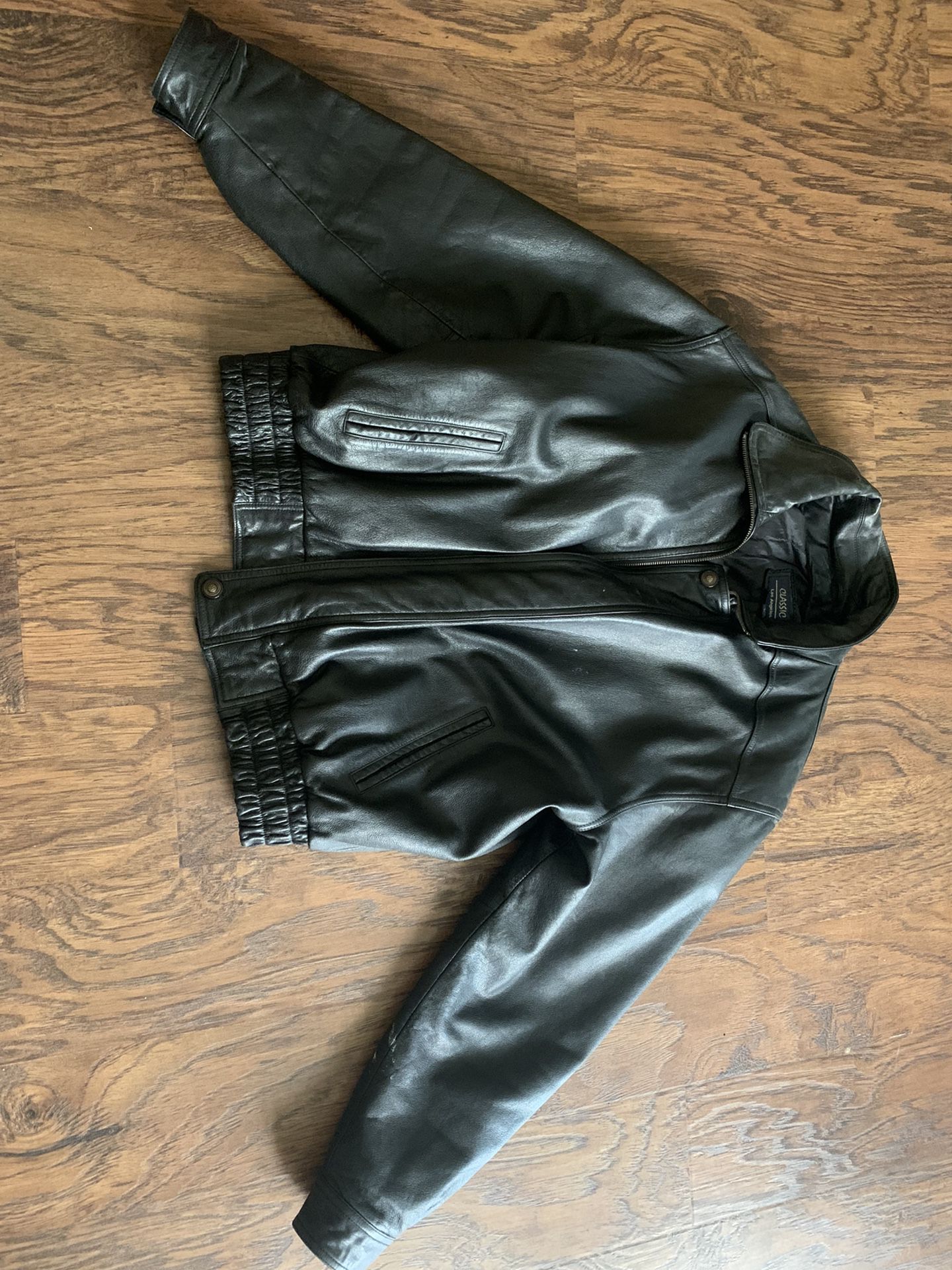 Men’s Large Leather Bomber Jacket.  Like New And Nice!
