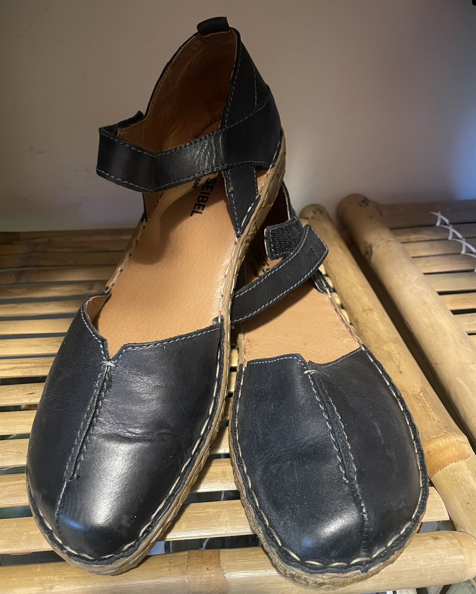 Pair Of Joseph Seibel /Rosalie 42 navy Colored Leather Shoes…..Never Worn!