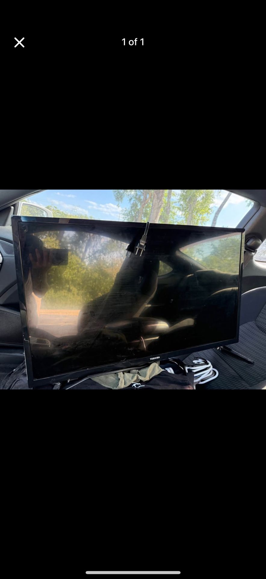 32 Inch TV Compatible With Roku / Fire Stick