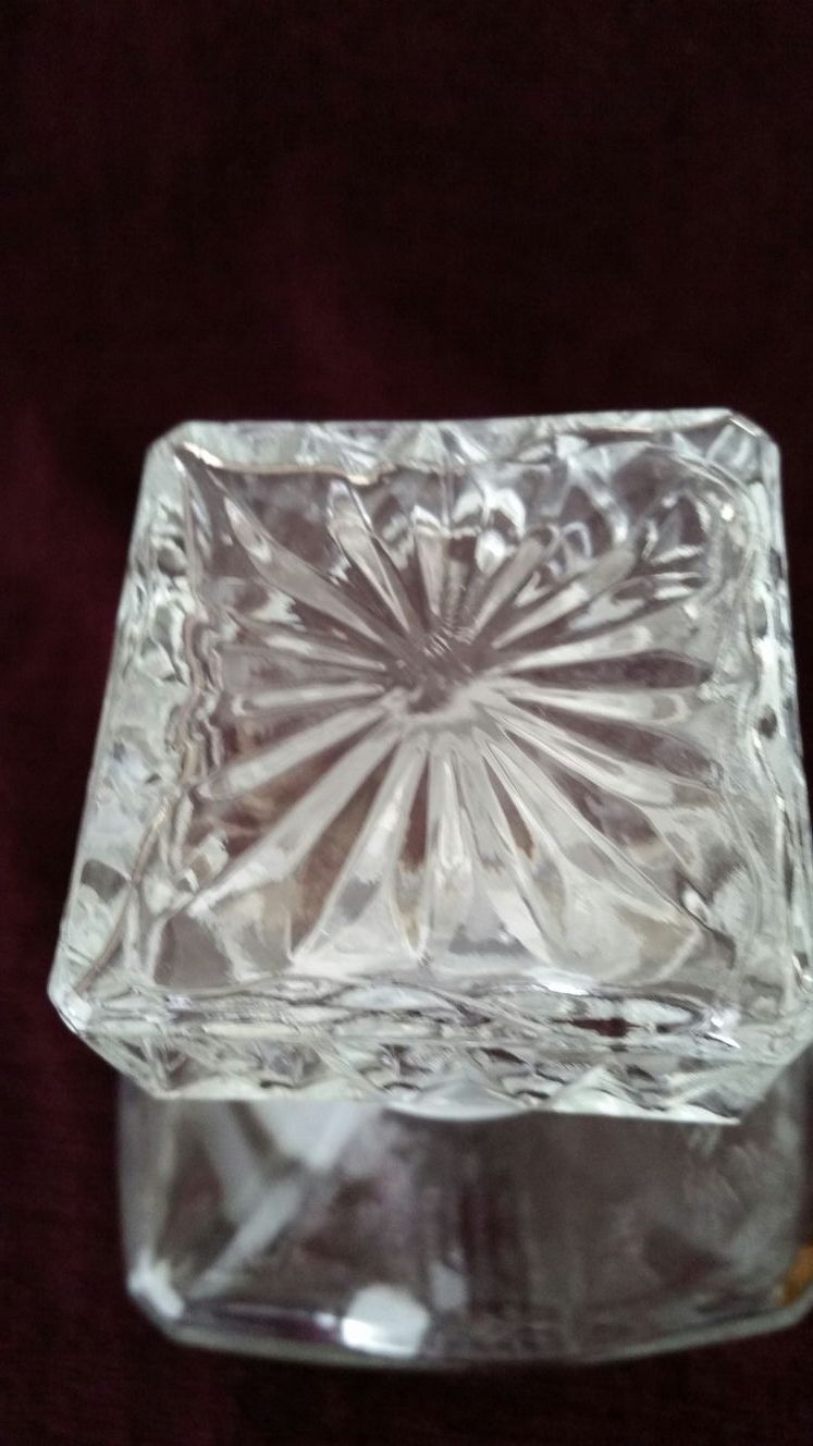 ELEGANTE LICORERA CRISTAL