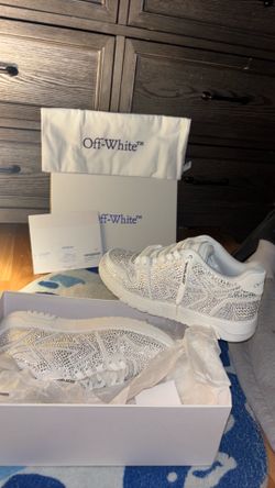 Off white out of office “OOO” low top strass
