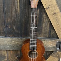Gretsch G9120 Standard Acoustic Ukulele *5996