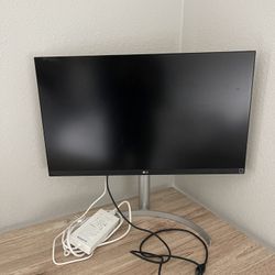 LG 27BL85U-W 27" 4K Ultra HD 3 Monitor