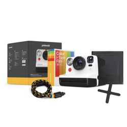 Polaroid Essentials Box: Film Camera with Automatic Focus & Polaroid 600 Format