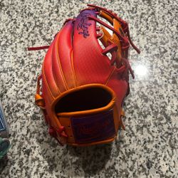 Rawlings FunBurst Heart Of The Hide 11.5 Inch Baseball Glove