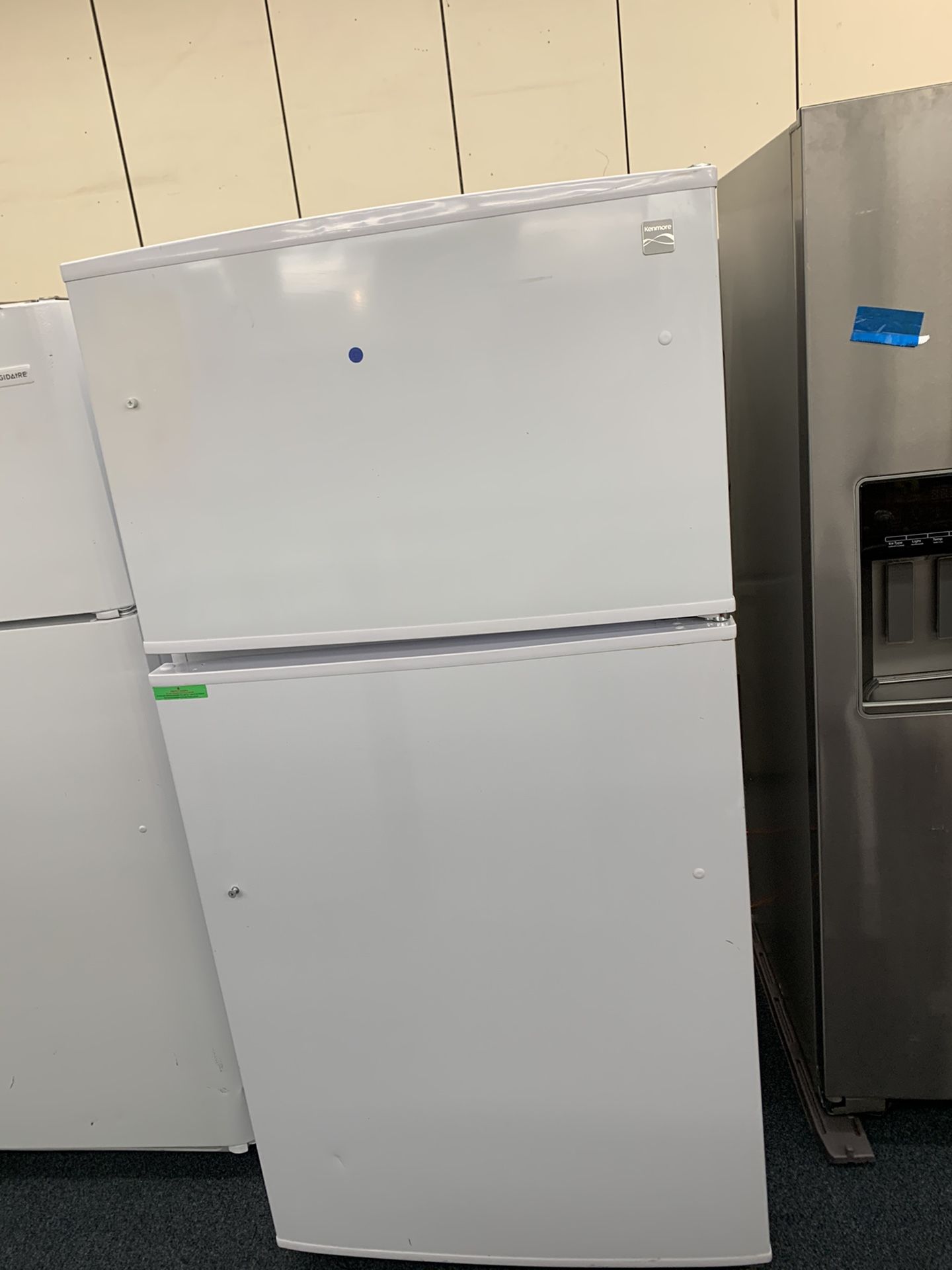 kenmore 33” 21 Cu ft top freezer refrigerator