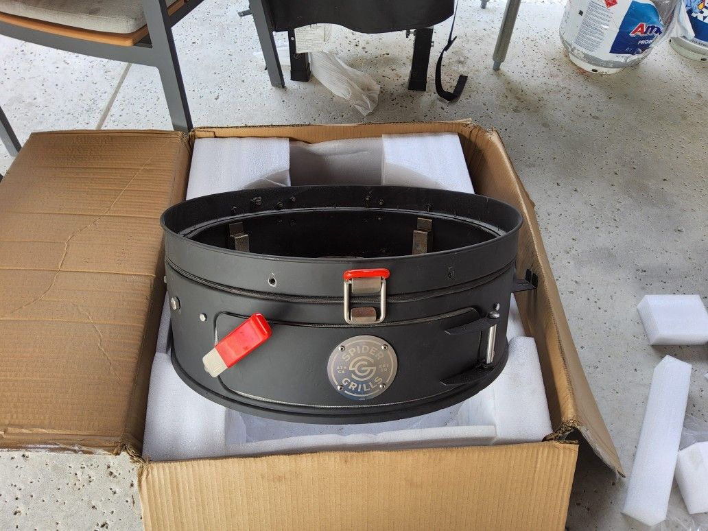 Spider Grills Web Craft 22 + Pizza Oven Kit