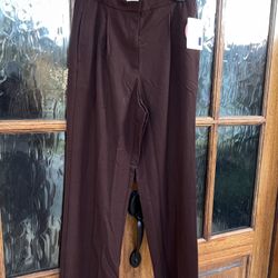 Elevate your style game with these Mad Blue men's jeans. Crafted from a comfortable cotton blend fabric, these slim-leg jeans feature a stylish distre