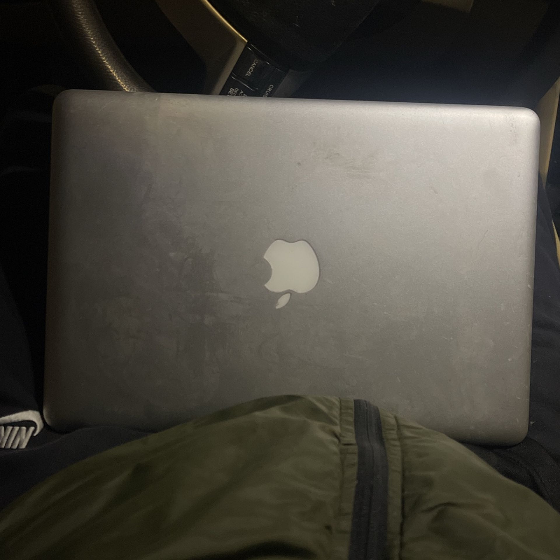 Apple Laptop 100$-130 Min