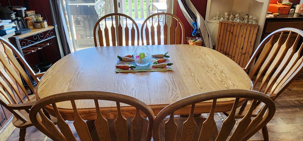 Kitchen/DiningTable And Chairs 
