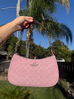 Coach Teri Shoulder Bag in Signature