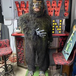 Life Size Animated Gorilla Statue Display