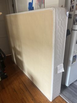 Sealy Posturepedic Queen Size Box Spring!