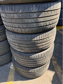 235-45r18 Hankoom tires en excelentes condisiones  de vida las 4