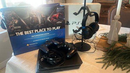 Sony PlayStation 4 Pro Console Black  (Original Owner)