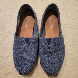 Women's Size 7 shoes
TOMS brand, blue white NEW