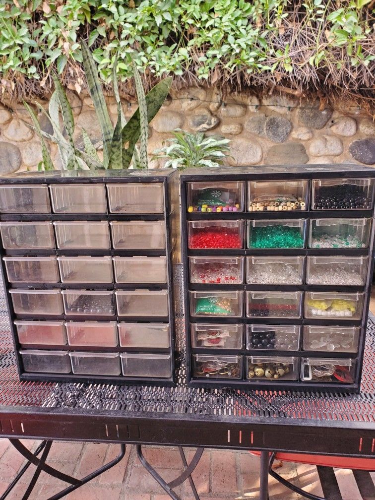 Multi Color Craft Beads And 2 Storage Cases