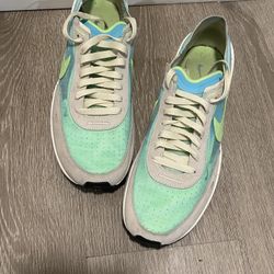 Woman’s Nike Shoes 