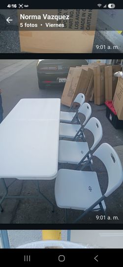 Sillas y mesas