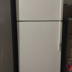White Whirlpool Refrigerator Freezer Combo