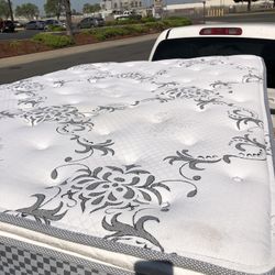 Beautiful Queen Pillowtop Mattress 