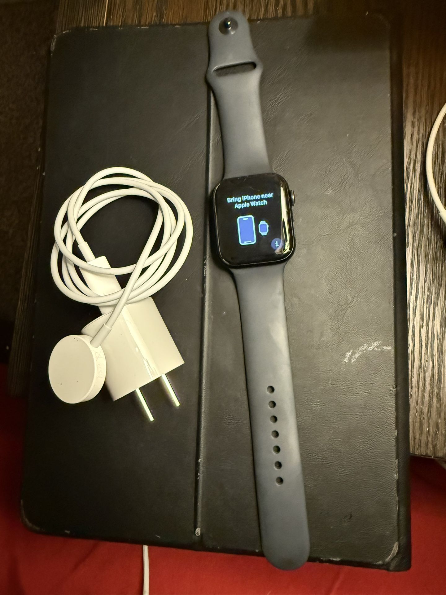 Apple Watch SE 44mm GPS + Cellular (Midnight) w/ Charger – Like New