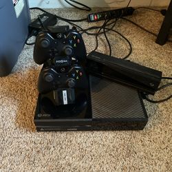 Xbox One With Kinect And 2 Controllers