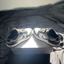 Panda Dunks (Nike)size 8