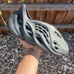 Adidas Yeezy Foam RNR Onyx (Size 11)