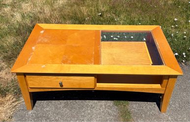 FREE!!! Coffee Table, End Table & 2 Lamps!!’