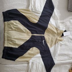 Nike Windbreaker Size S (Loose Fit) Can Fit M