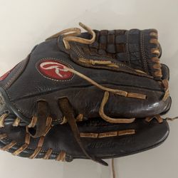Rawlings PPE1150BR Youth Player Preferred Elite 11.5” Baseball glove in Excellent condition ! This glove is for the RIGHT handed thrower as the glove 
