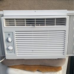 WINDOW AC UNIT 