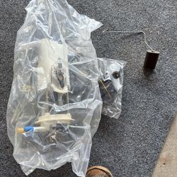 2001 Chevy Tahoe Fuel Pump W/ Sending Unit 
