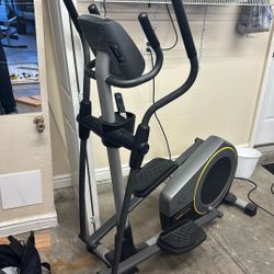 Elliptical Machine Golds Gym