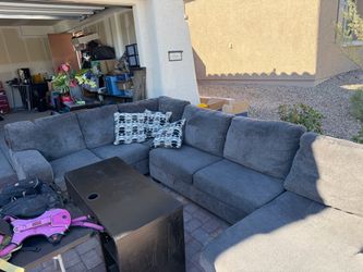 🛋️ Gray Sectional with Chaise — Great Deal!