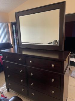 NEED GONE!! Dresser W/ Mirror