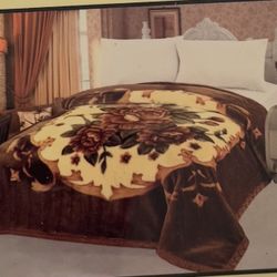 PREMIUM BORREGO BLANKET Japanese supersoft yarn, Luxury sherpa lining,plush and warm,Decoratively embossed. Long lasting comfort,Reversible, Machine w