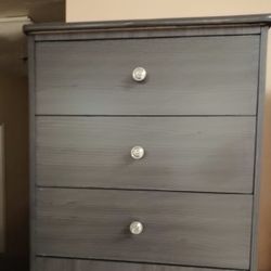 Nightstand 3 Drawers / Mesa De Noche 