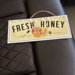 Fresh Honey sign